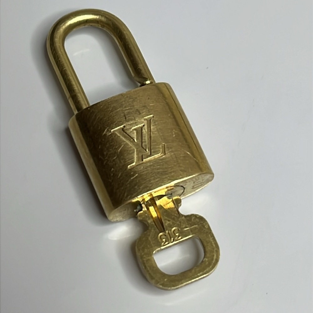Louis Vuitton Padlock & Key #319 - Picture 5 of 5